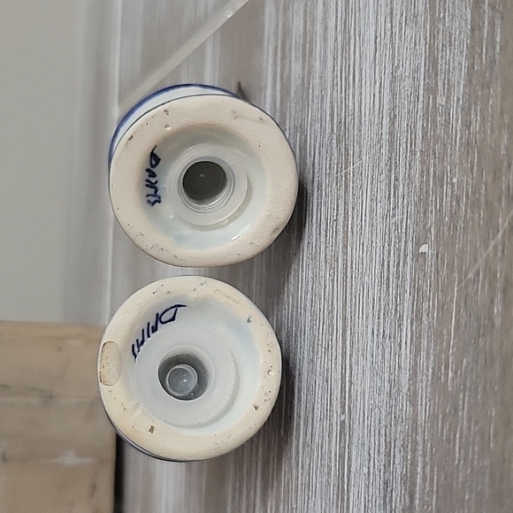 Delft windmill salt and pepper shakers - Picture 3 of 4